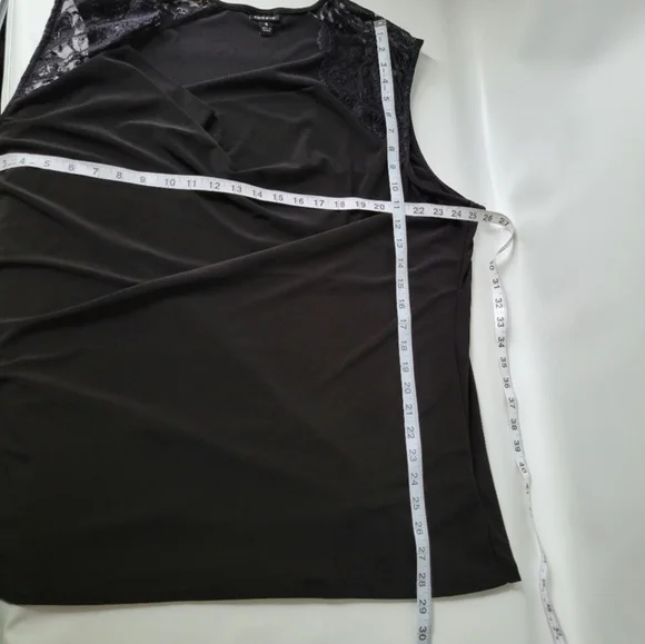 TORRID Like New Sleeveless Top Lace Detailing Sz 5/5X - Picture 11 of 12